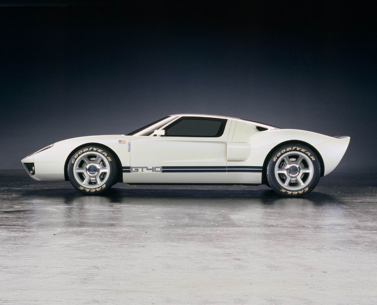 Ford () GT40:  