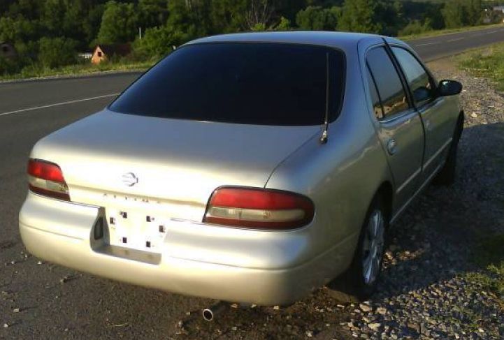 Nissan () Altima II (L30):  