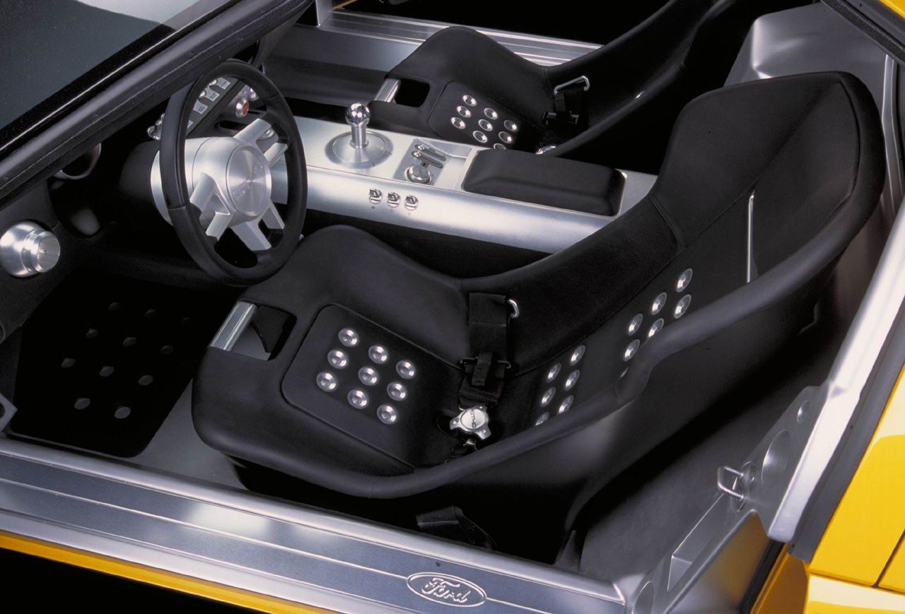 Ford () GT40:  