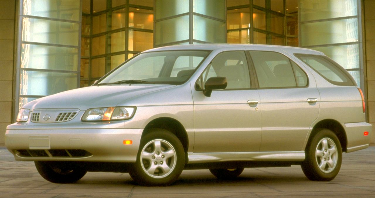 Nissan () Altra EV:  