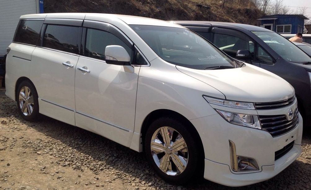 Nissan () Elgrand III (E52):  