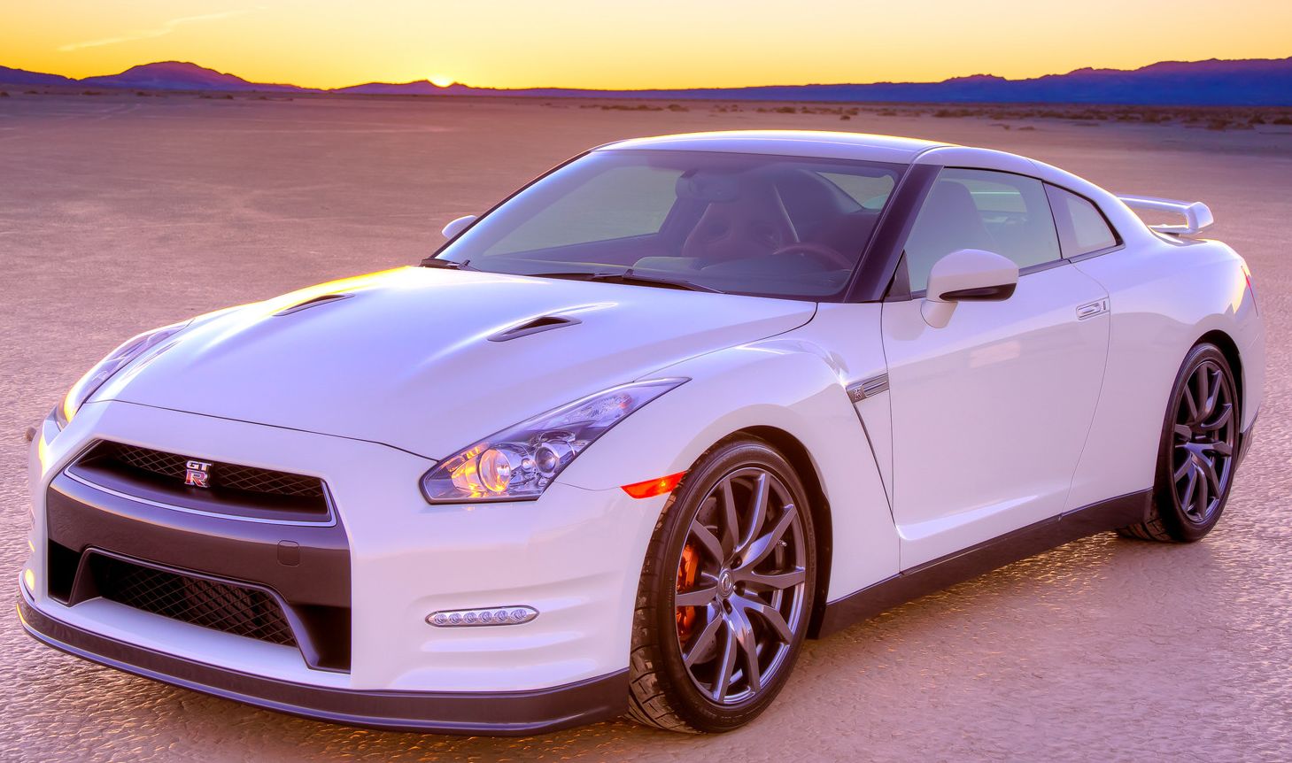 Nissan () GT-R (R35):  