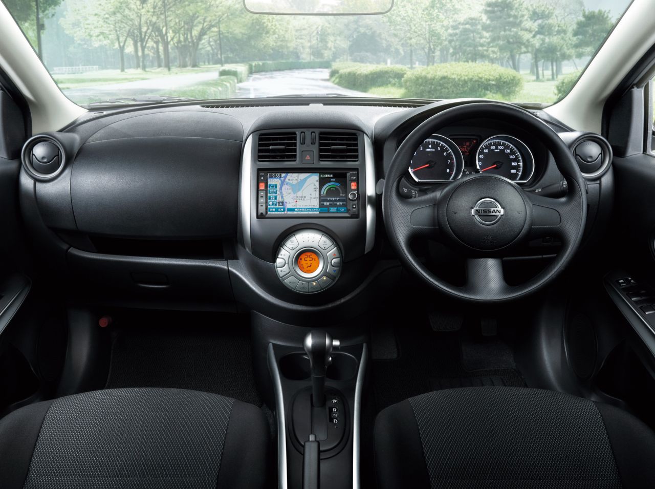 Nissan () Latio (N17):  