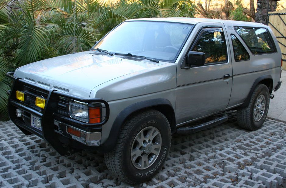 Nissan () Pathfinder:  