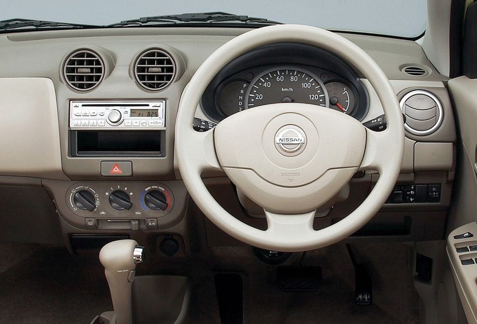 Nissan () Pino:  