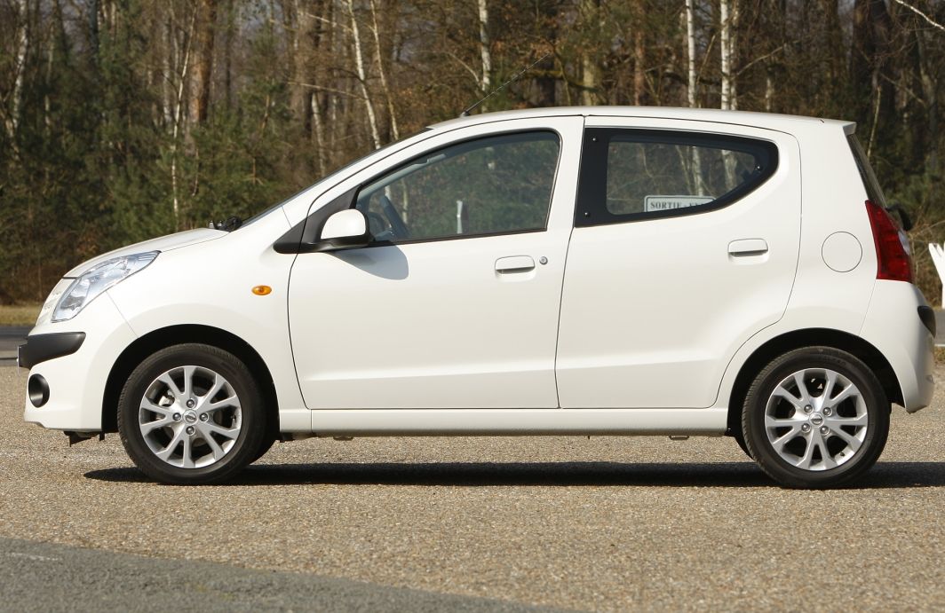 Nissan () Pixo:  