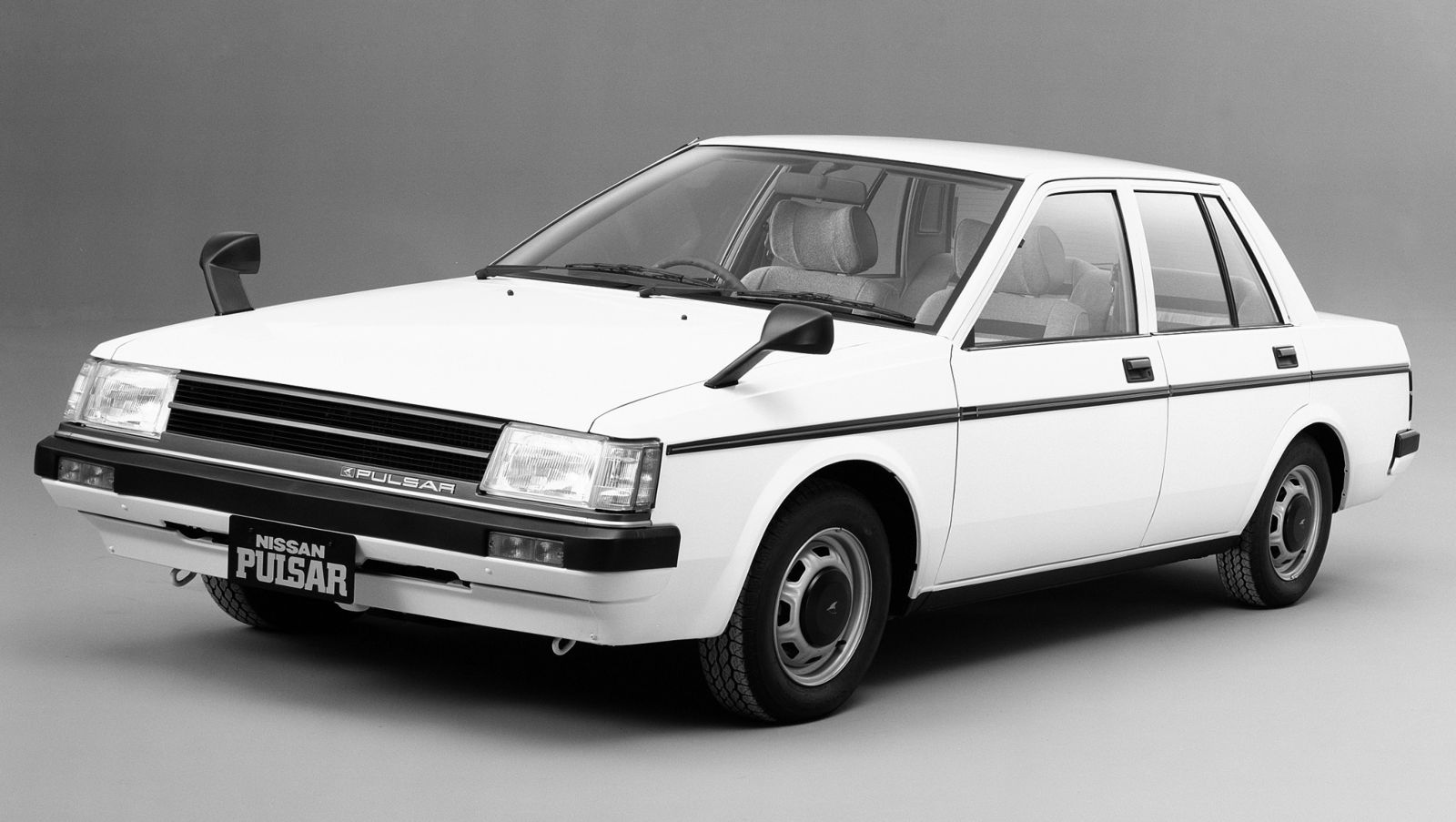 Nissan () Pulsar II (N12):  