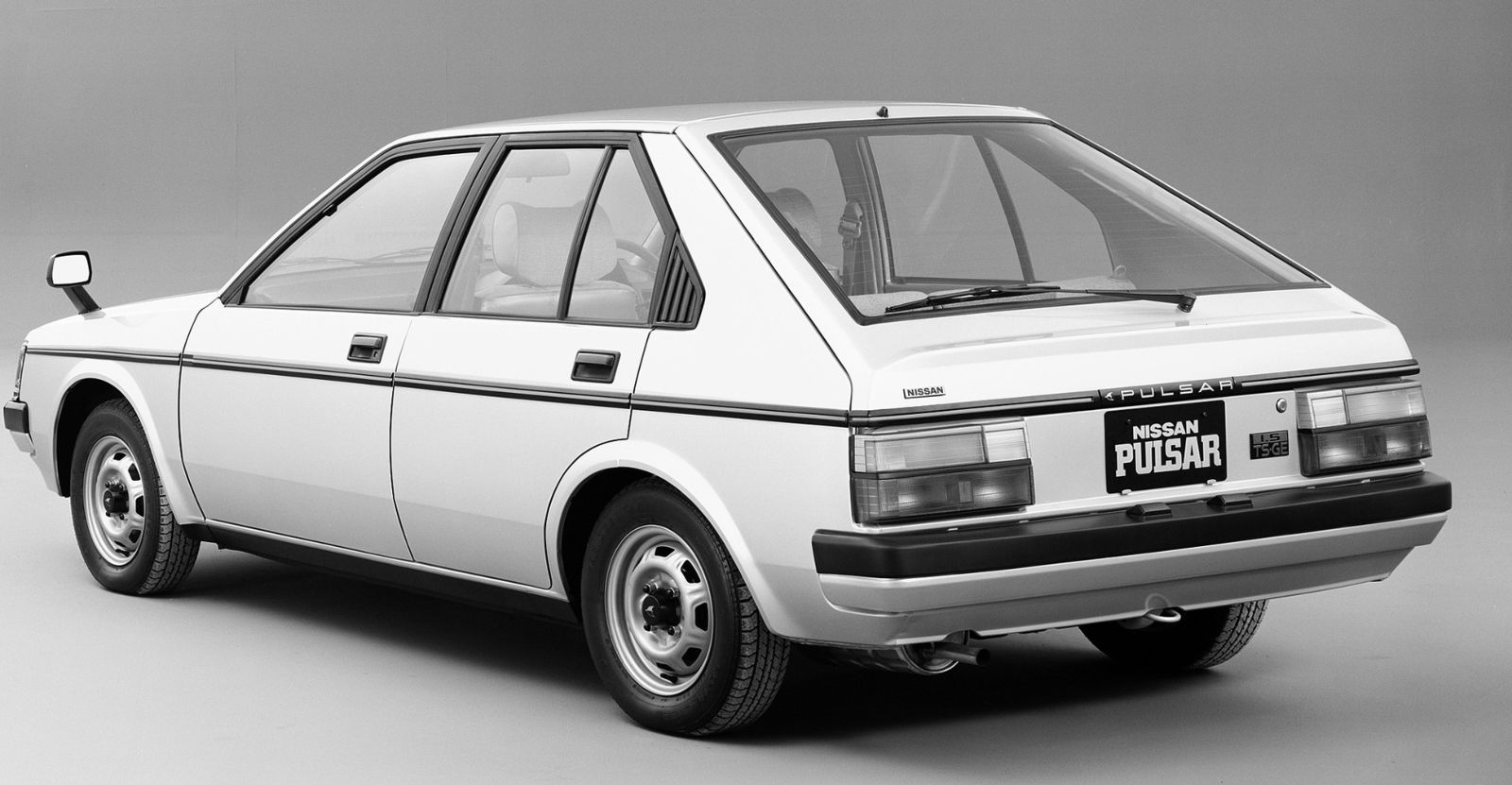 Nissan () Pulsar II (N12):  