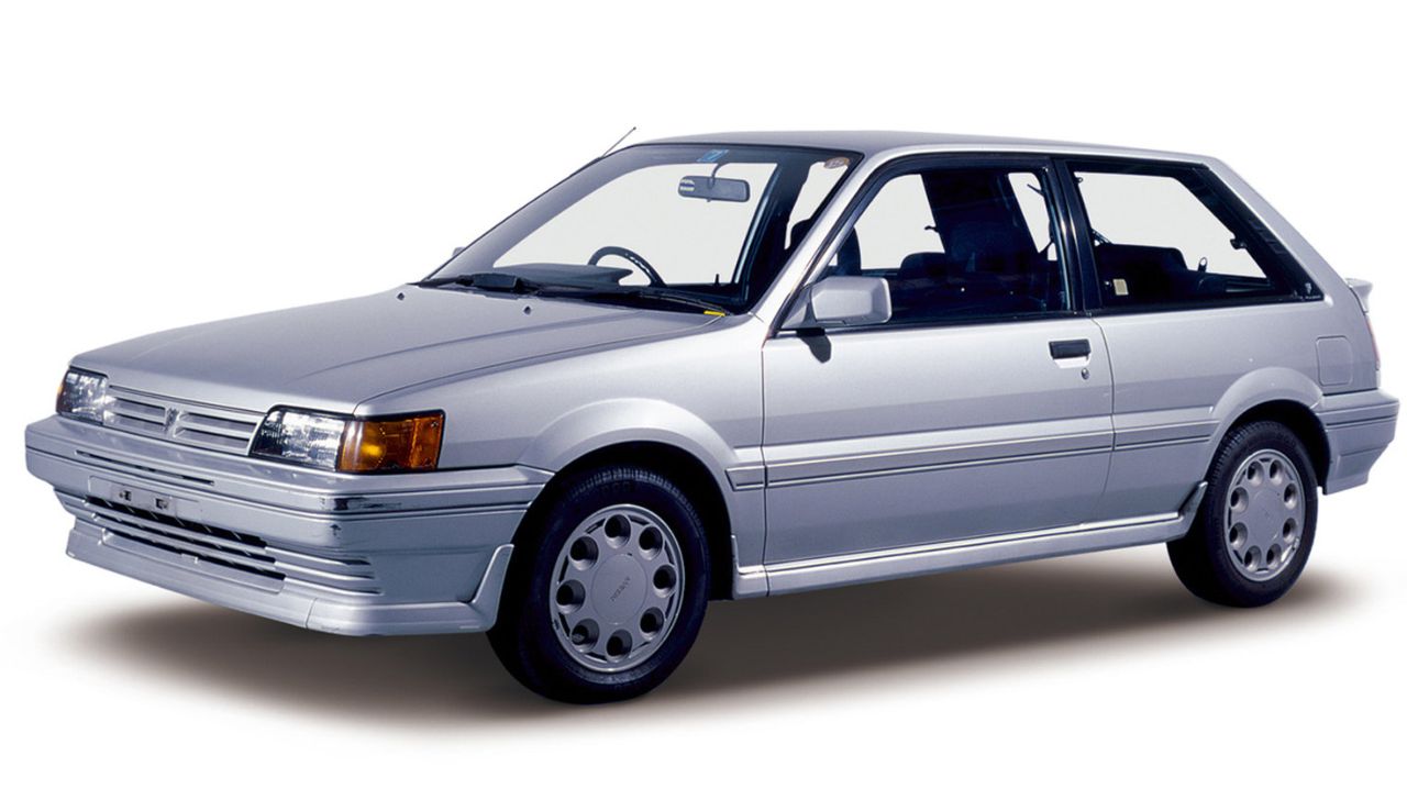 Nissan () Pulsar III (N13):  