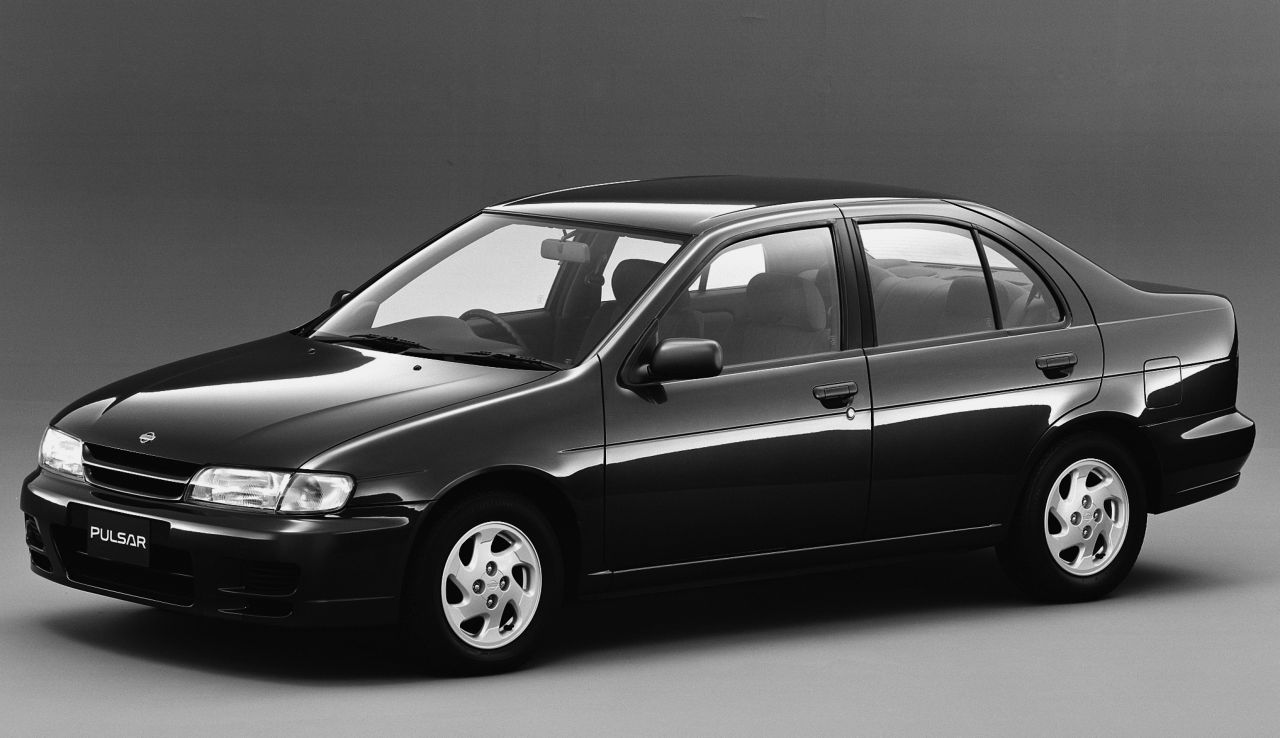 Nissan () Pulsar V (N15):  