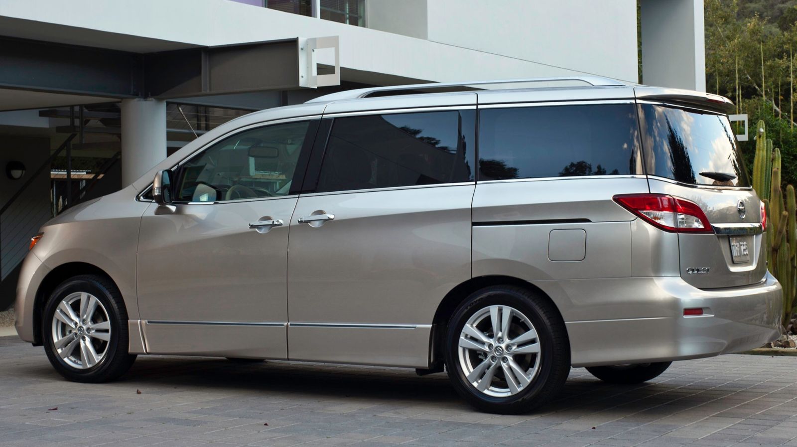 Nissan () Quest IV (RE52):  