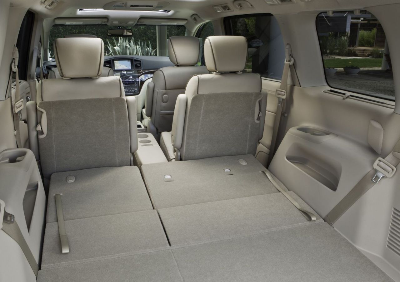 Nissan () Quest IV (RE52):  