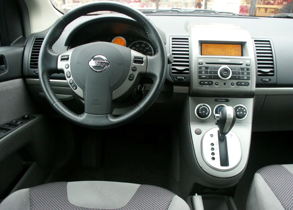 Nissan () Sentra IV (B16U):  