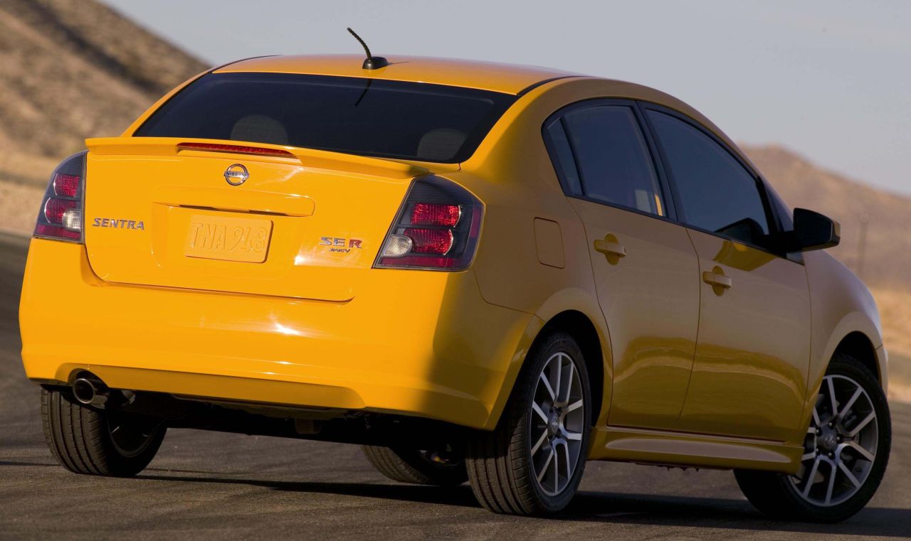 Nissan () Sentra IV (B16U):  