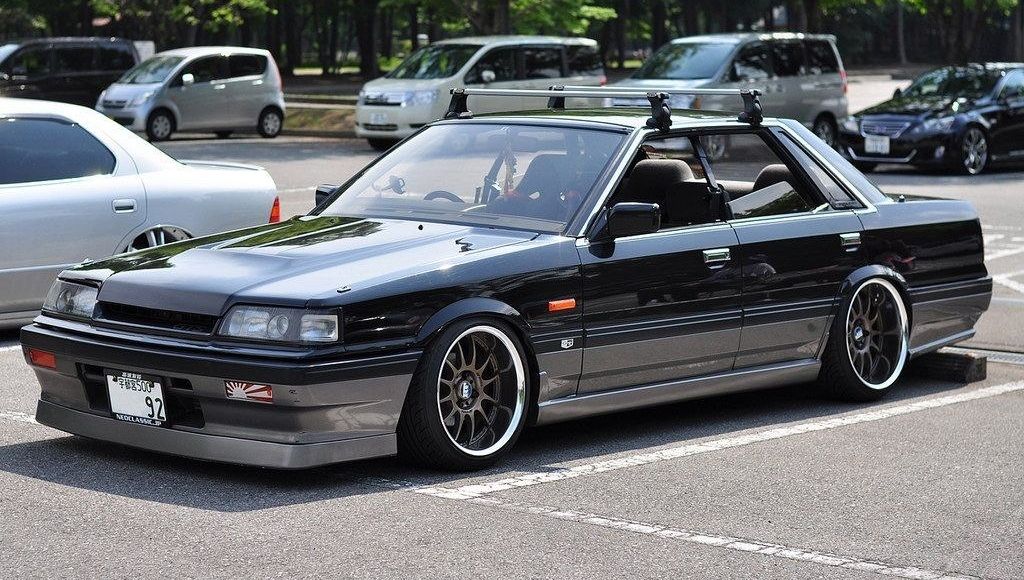 Nissan () Skyline VII (R31):  