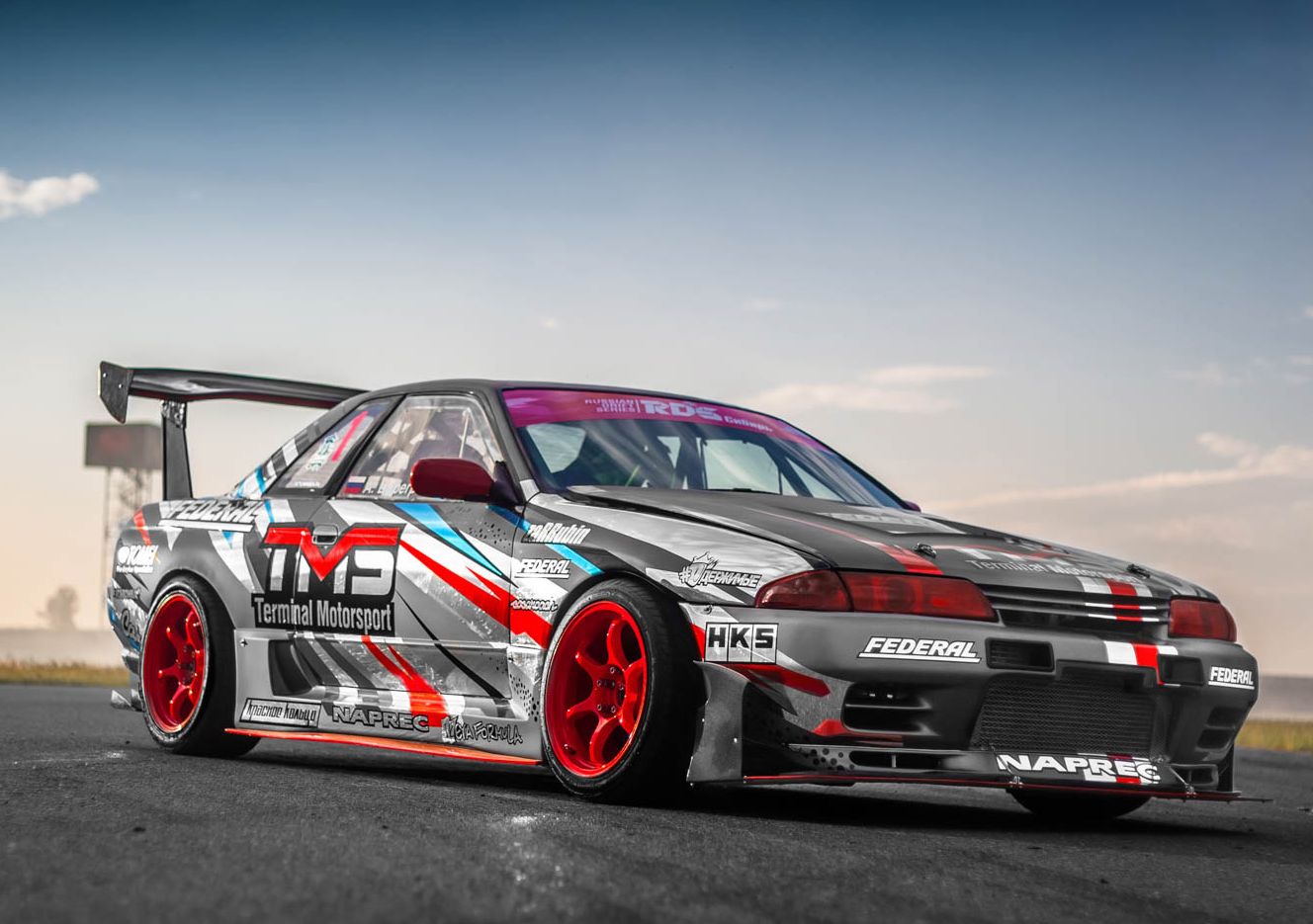 Nissan () Skyline VIII (R32):  