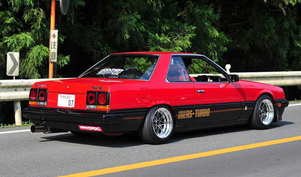 Nissan () Skyline VI (R30):  