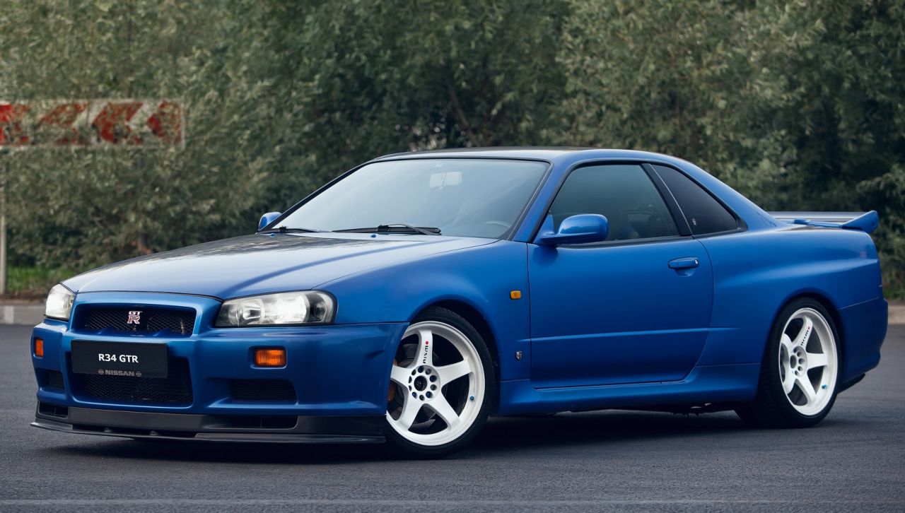 Nissan () Skyline X (R34):  