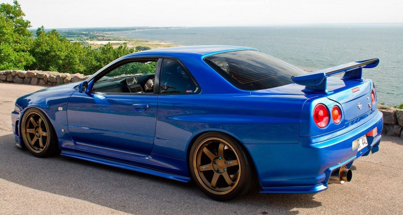 Nissan () Skyline X (R34):  