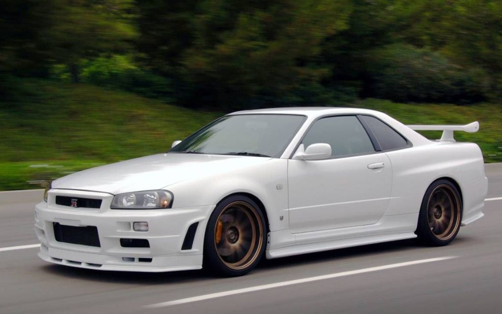 Nissan () Skyline X (R34):  