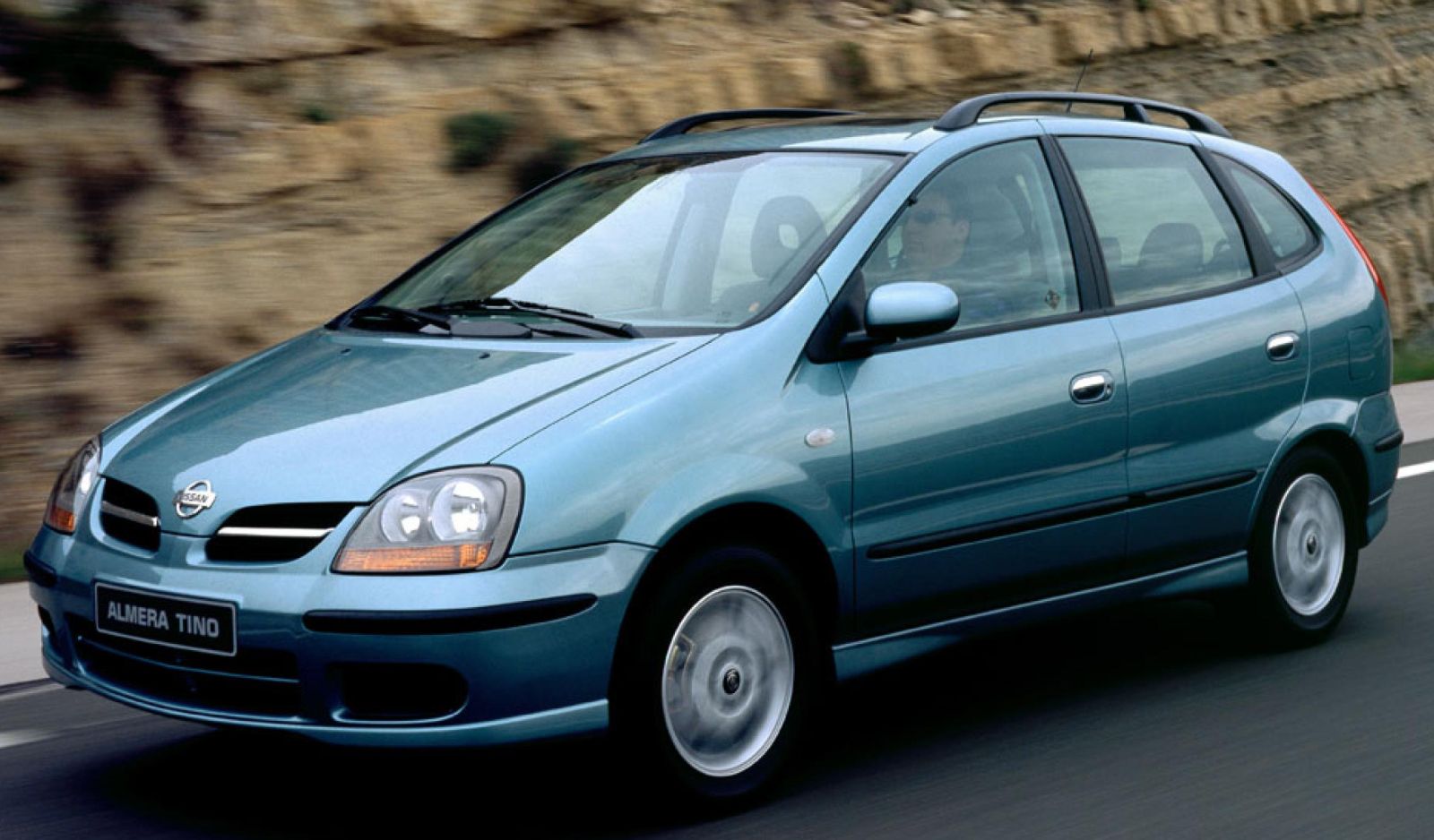 Nissan () Tino (V10):  