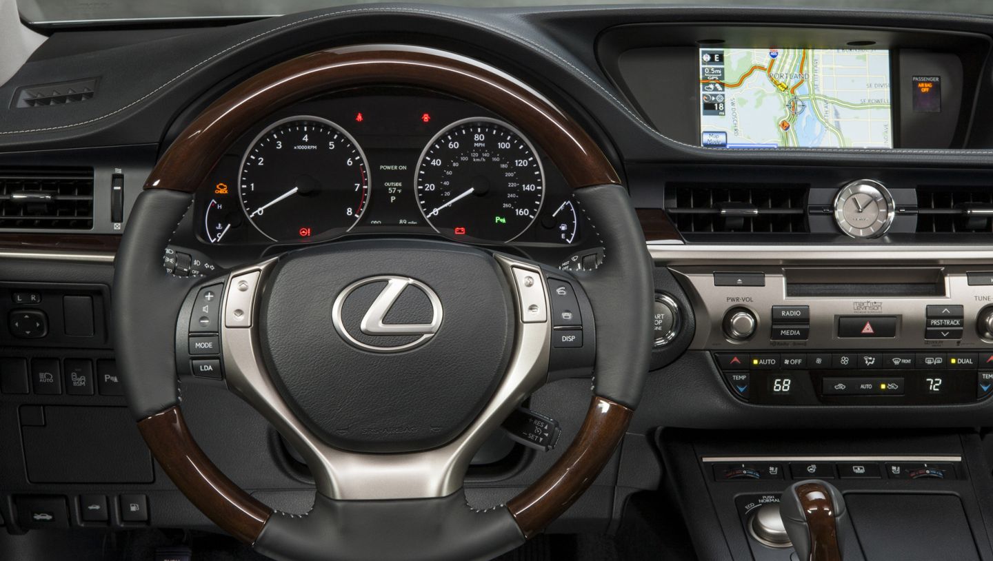 Lexus () ES VI (XV60):  