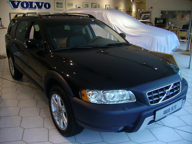 Volvo () XC70 Cross Country:  