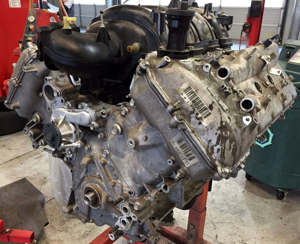 Toyota () 3UR-FE:  