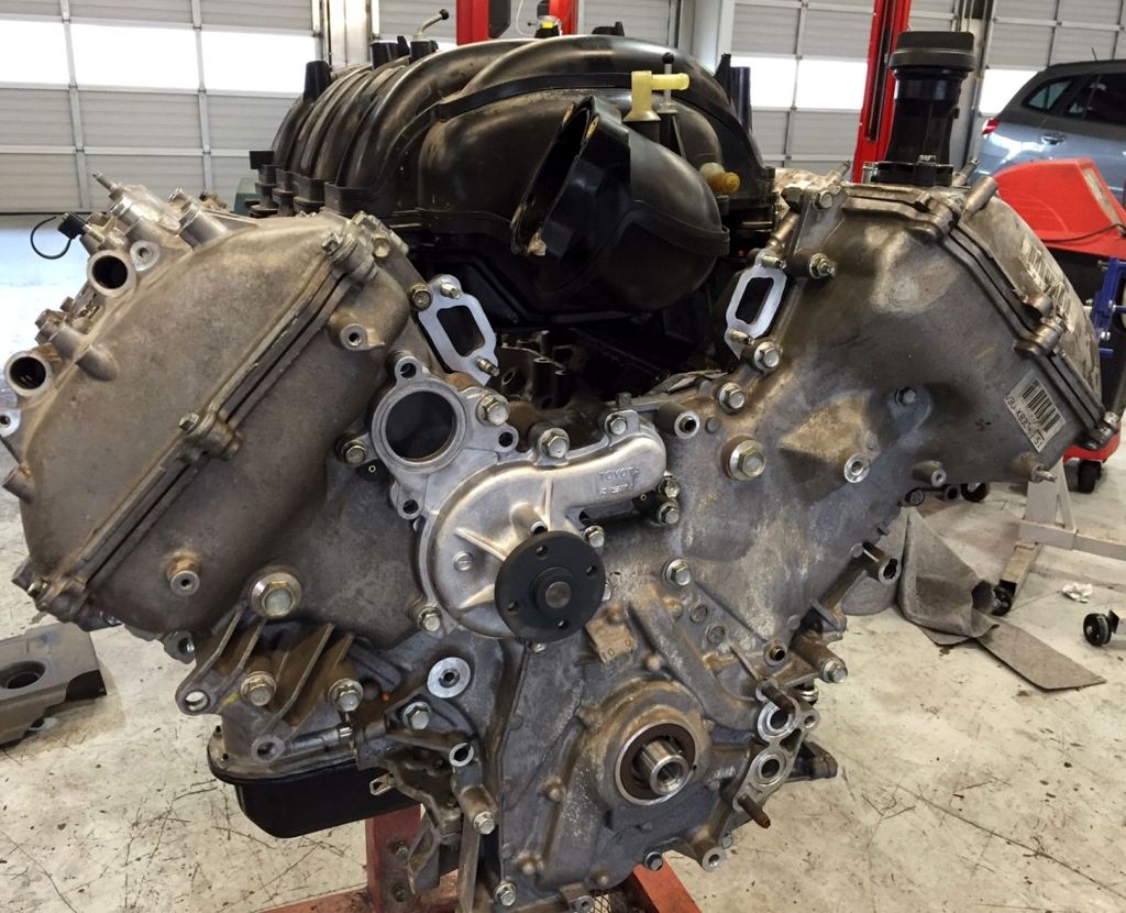 Toyota () 3UR-FE:  