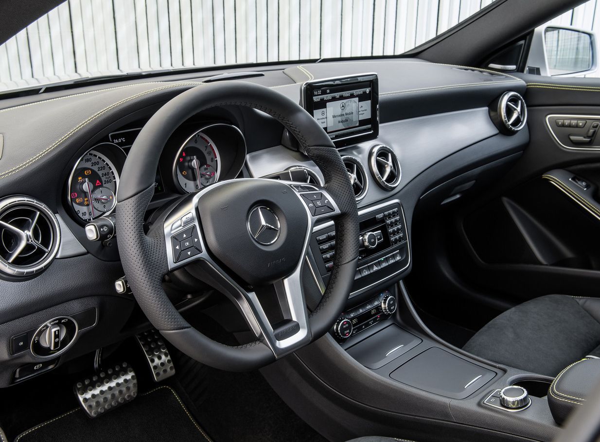 Mercedes Benz () CLA I (C117):  