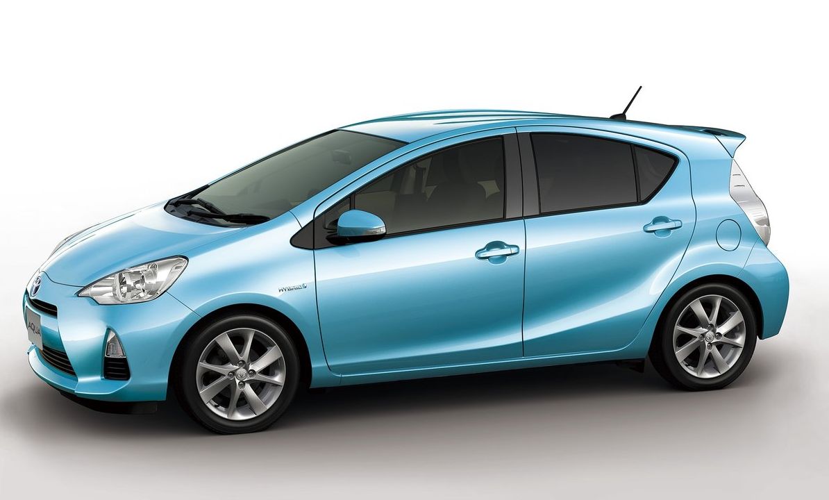Toyota () Aqua I (_P10):  