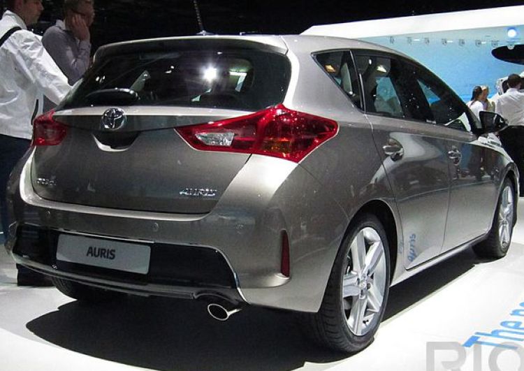 Toyota () Auris II (E18_):  