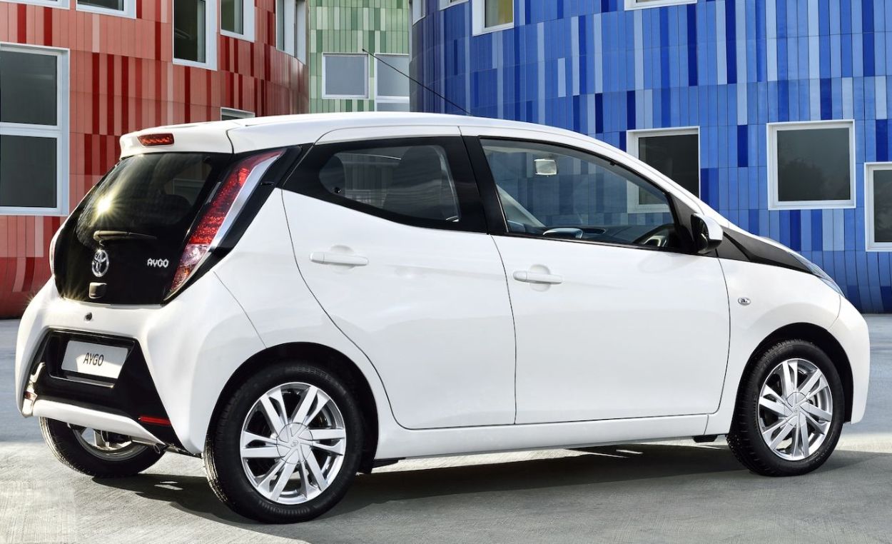 Toyota () Aygo II (B40):  