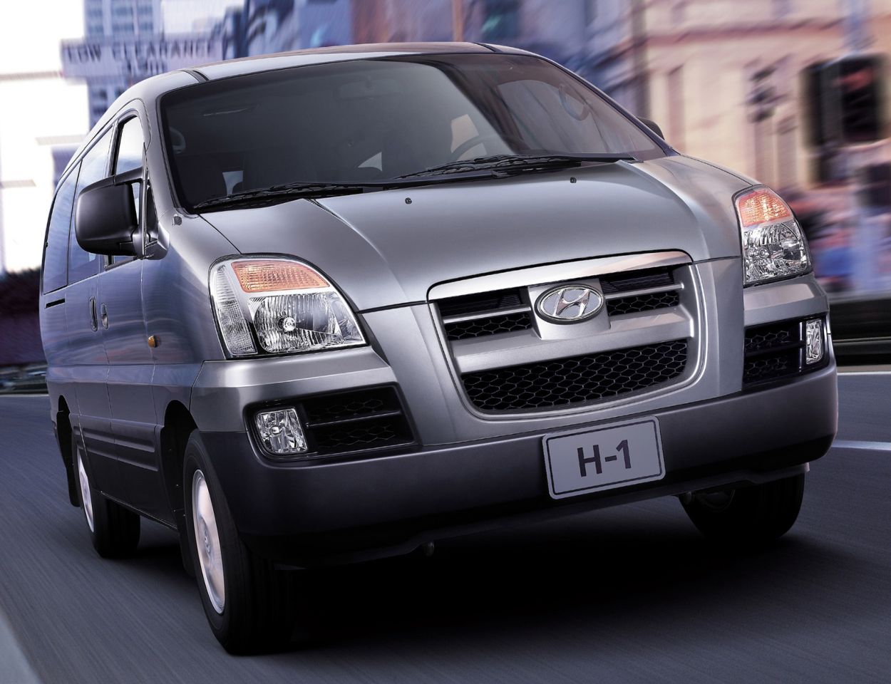 Hyundai () H-1:  