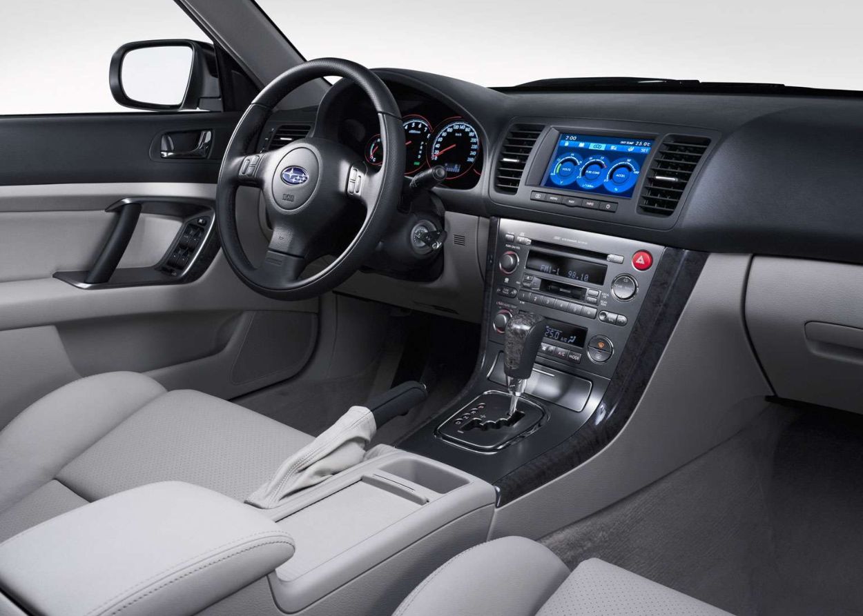 Subaru () Legacy IV:  