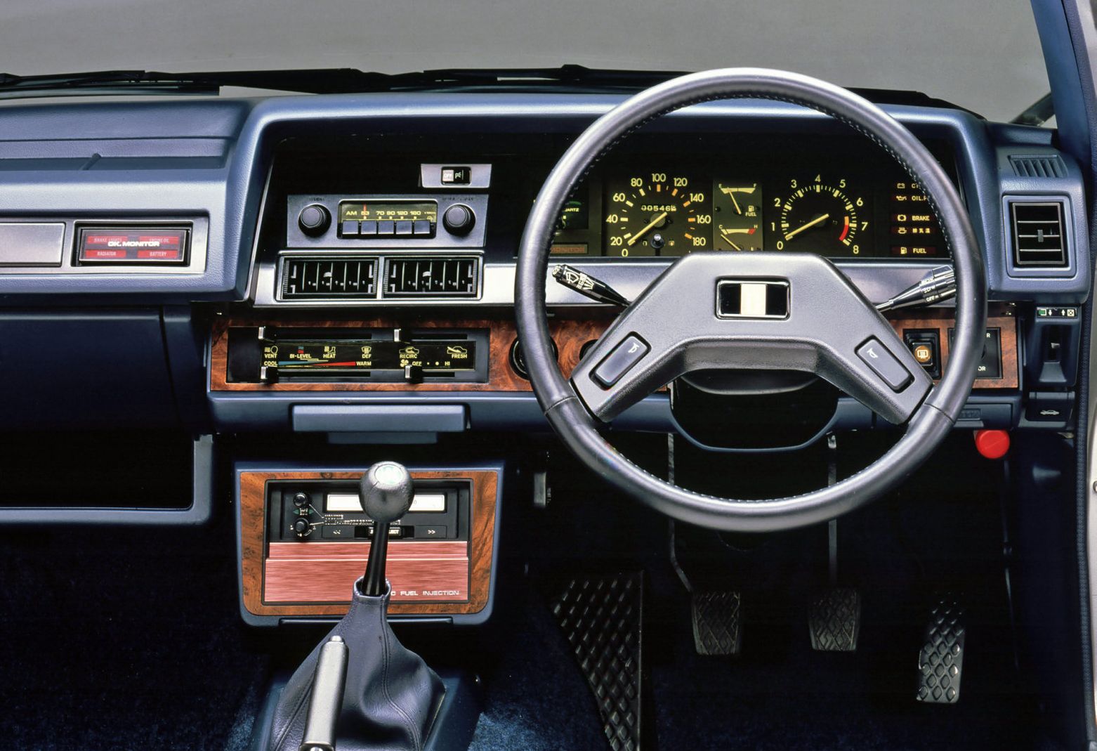 Toyota () Corolla  IV (_E7_):  