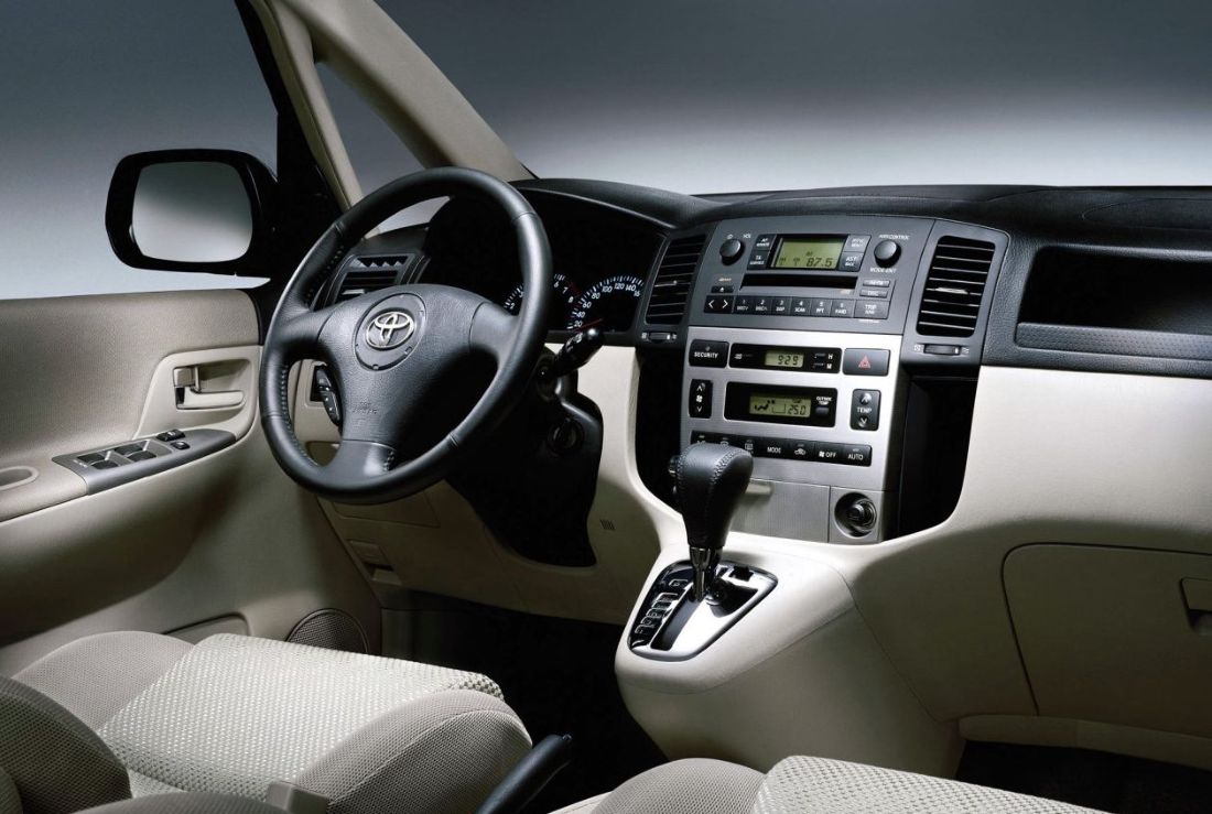 Toyota () Corolla Verso I (_E12J_):  