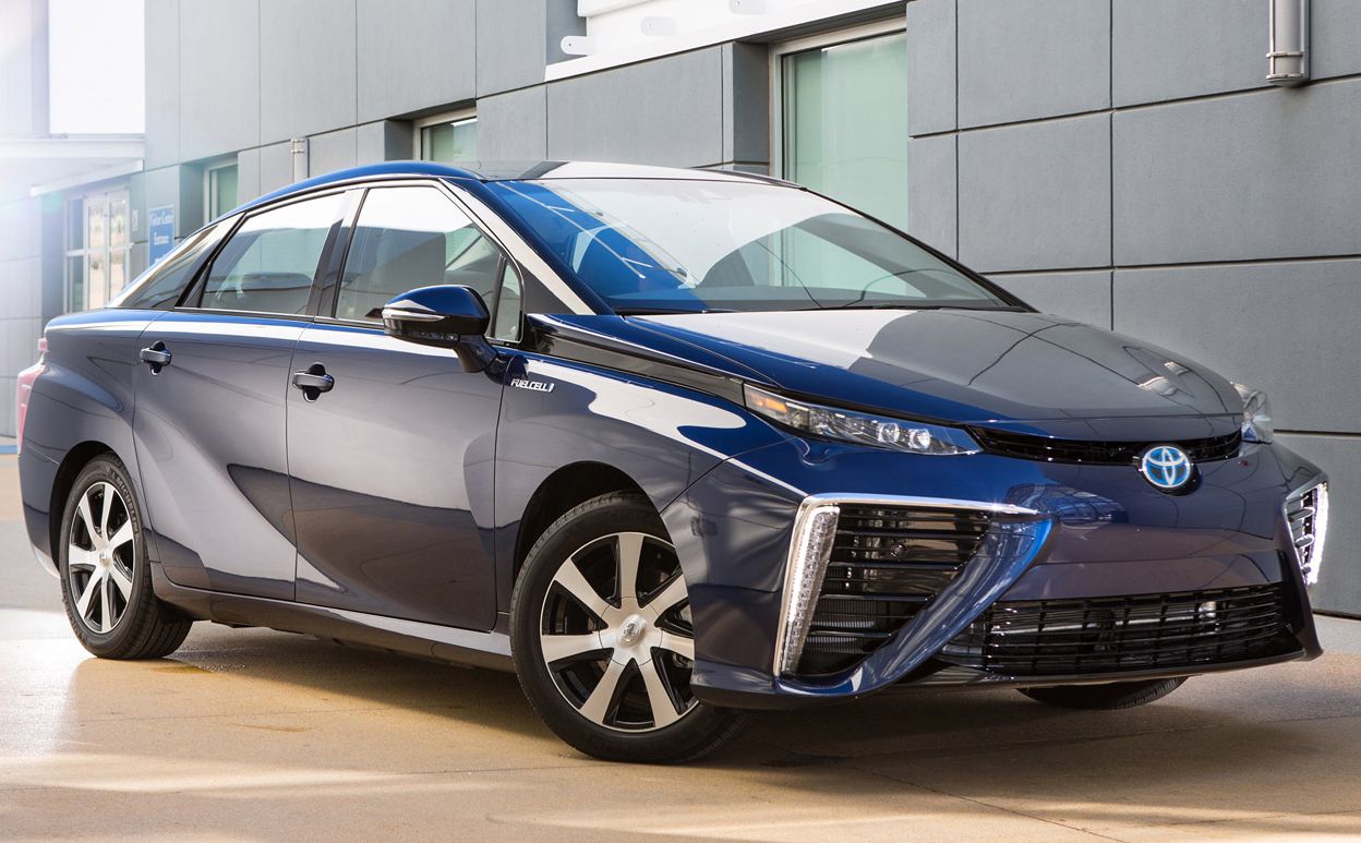 Toyota () Mirai I (D10):  
