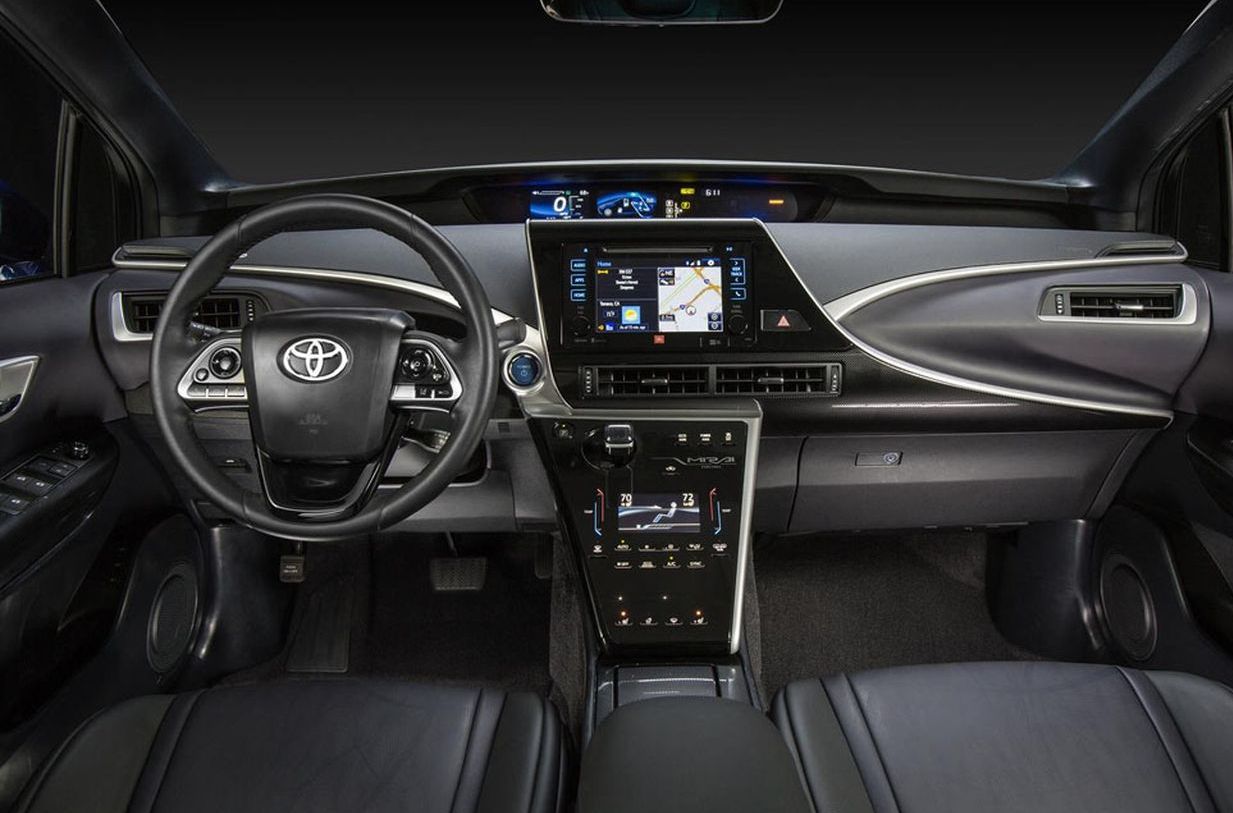 Toyota () Mirai I (D10):  
