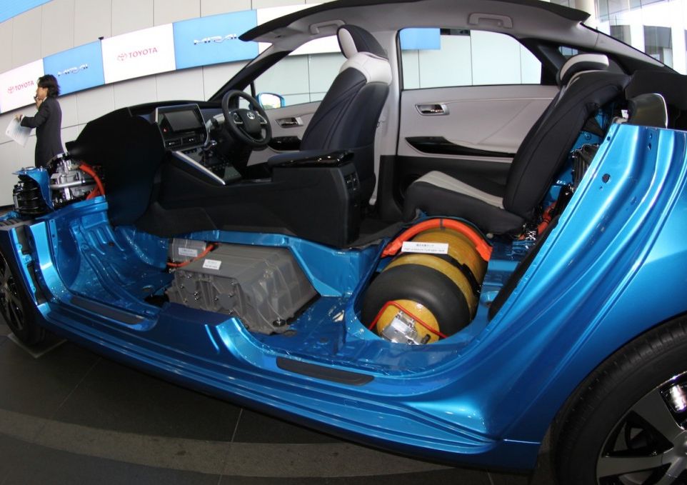 Toyota () Mirai I (D10):  