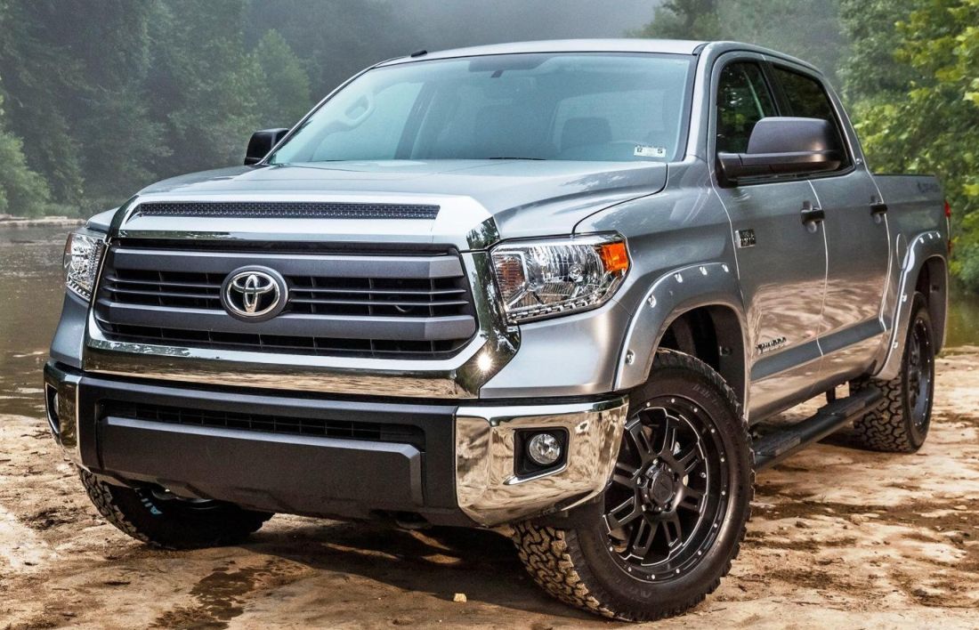 Toyota () Tundra II:  