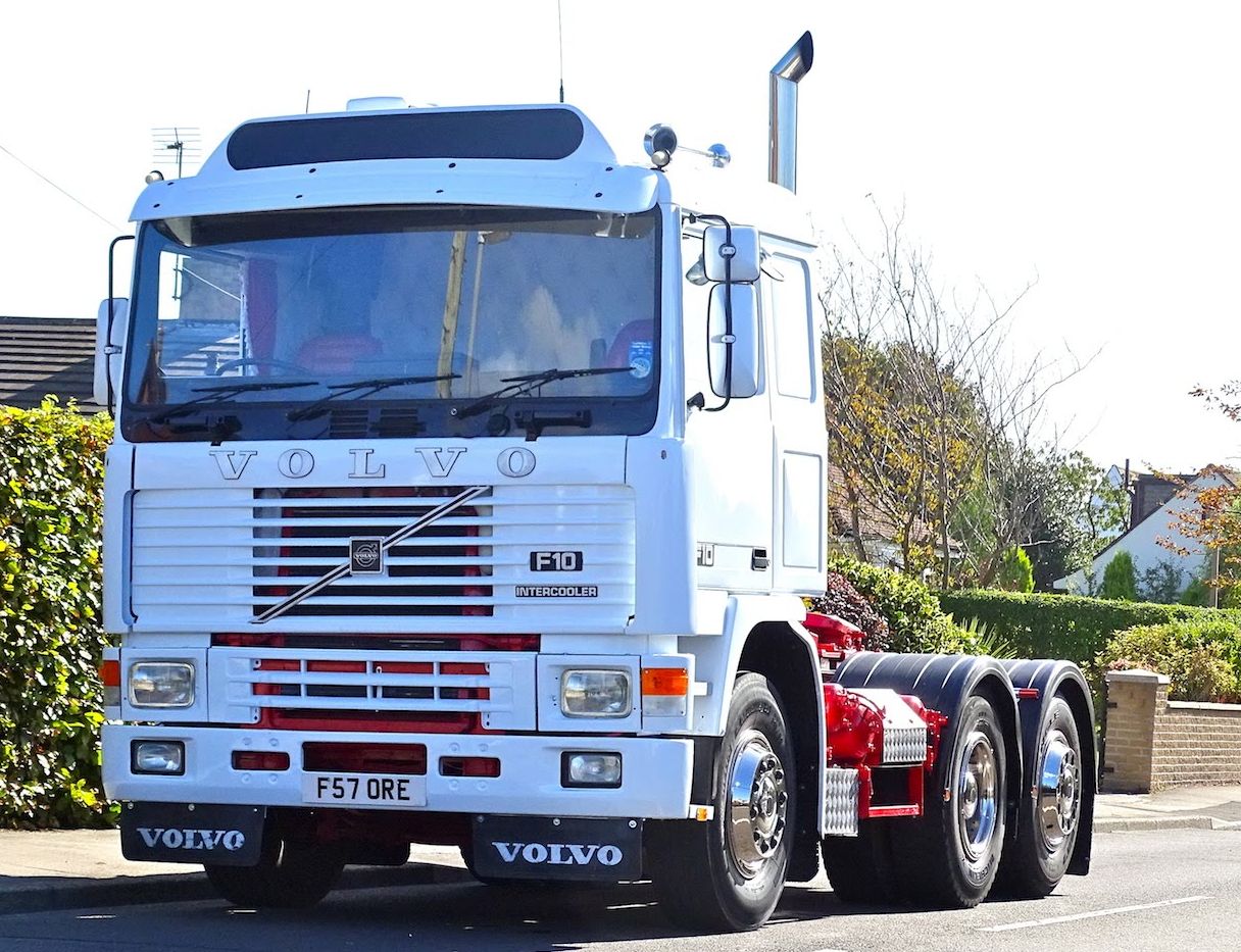 Volvo () F10:  