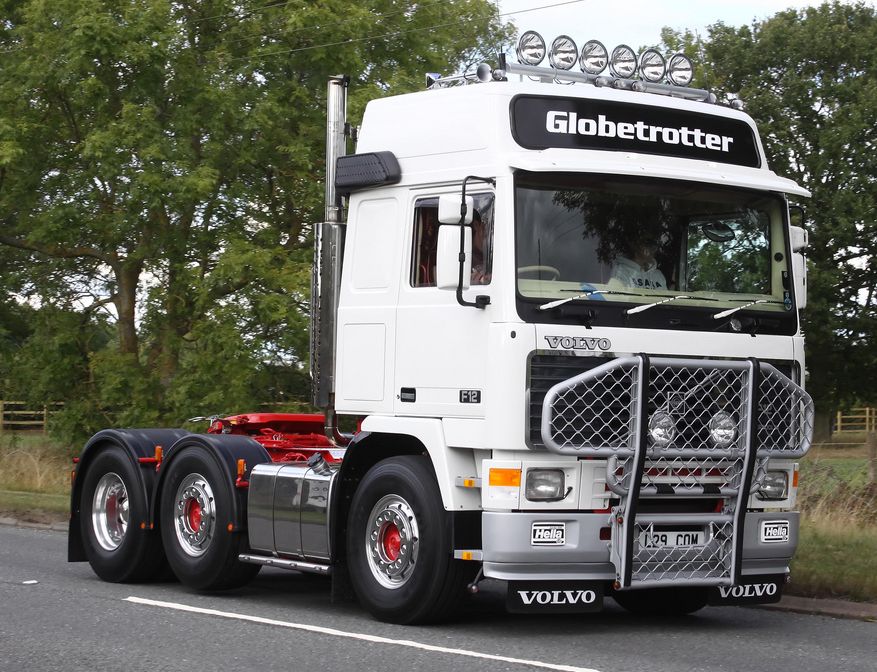 Volvo () F10:  