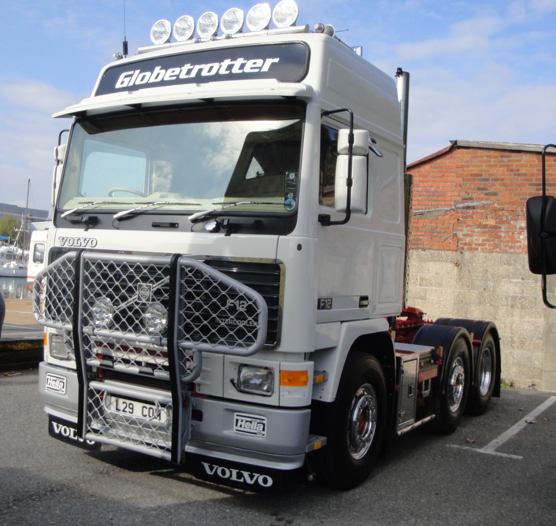 Volvo () F12:  