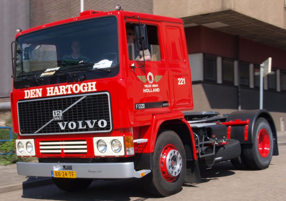 Volvo () F12:  