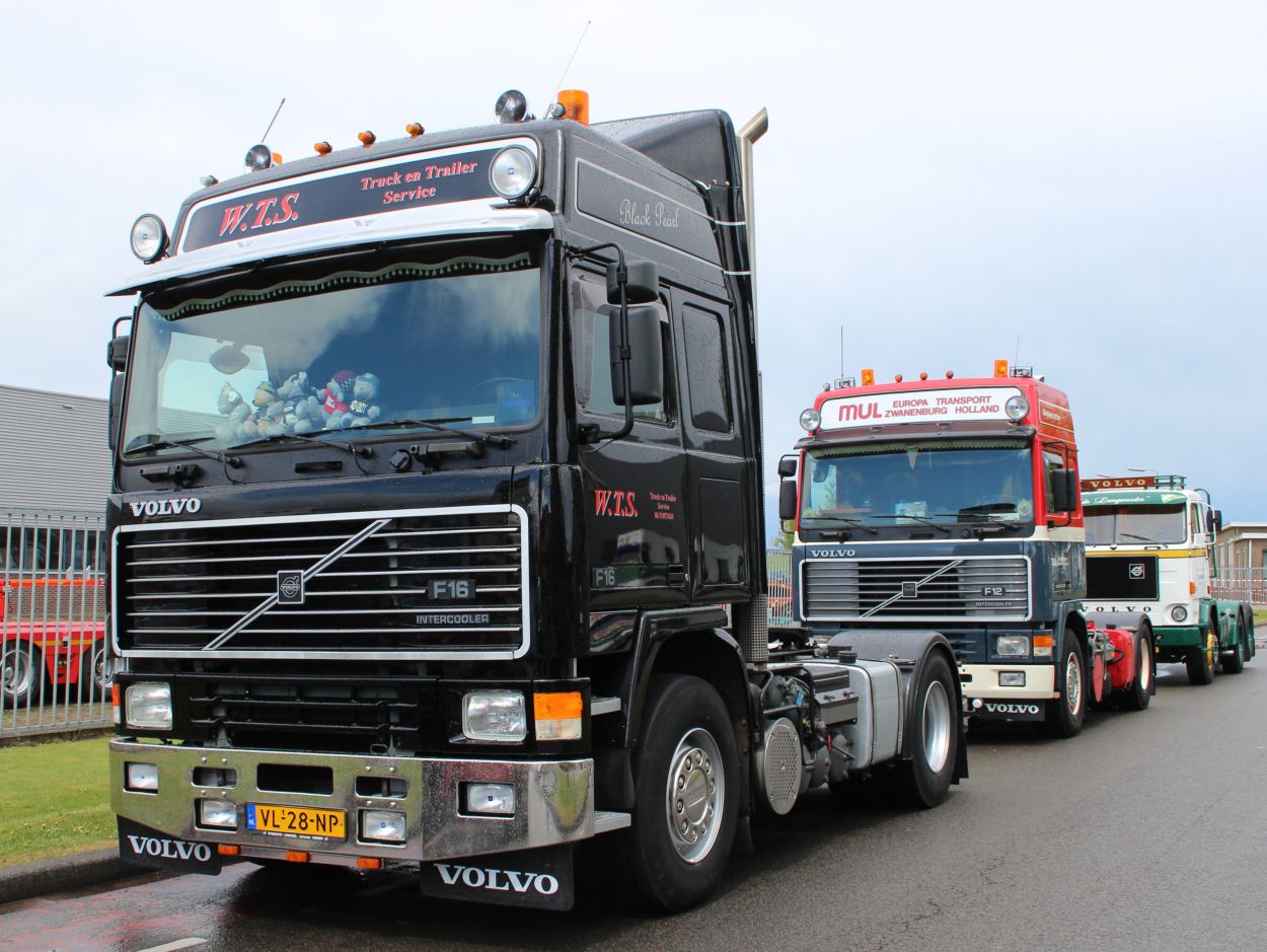 Volvo () F16:  