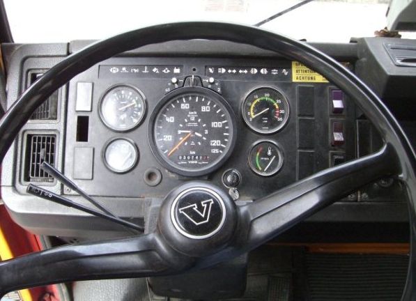 Volvo () F6:  