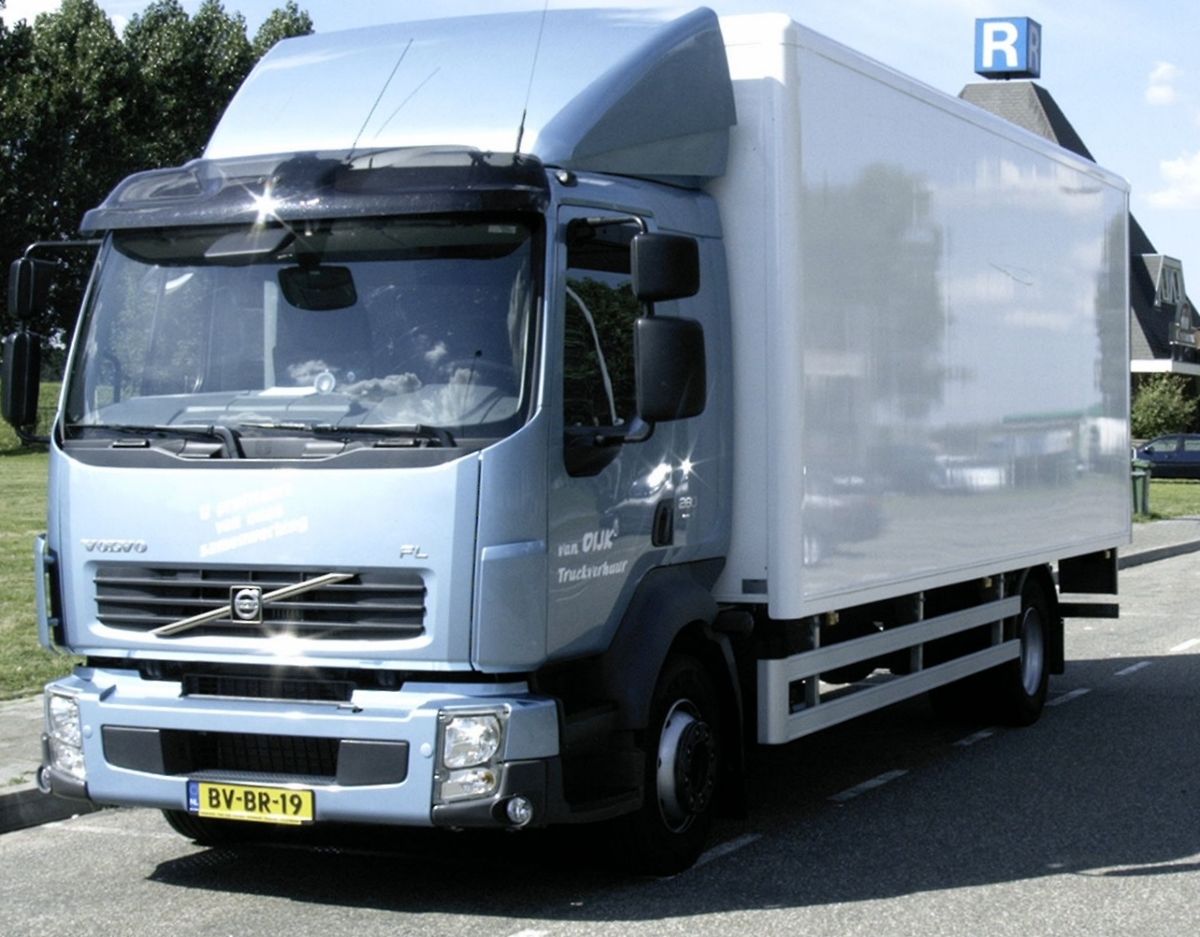 Volvo () FL:  