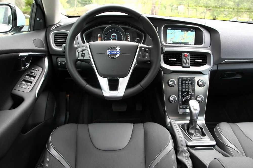 Volvo () V40 II (MV):  