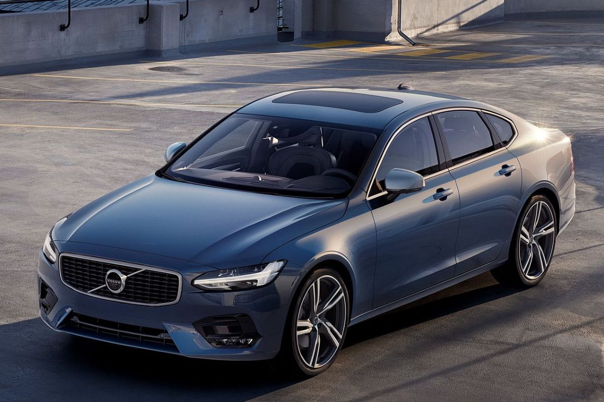 Volvo s90 r Design Red